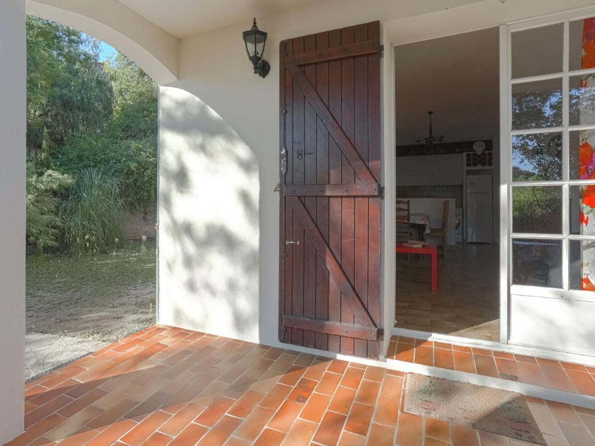 Snug Holiday Home In Bormes Les Mimosas With Pool Ngoại thất bức ảnh