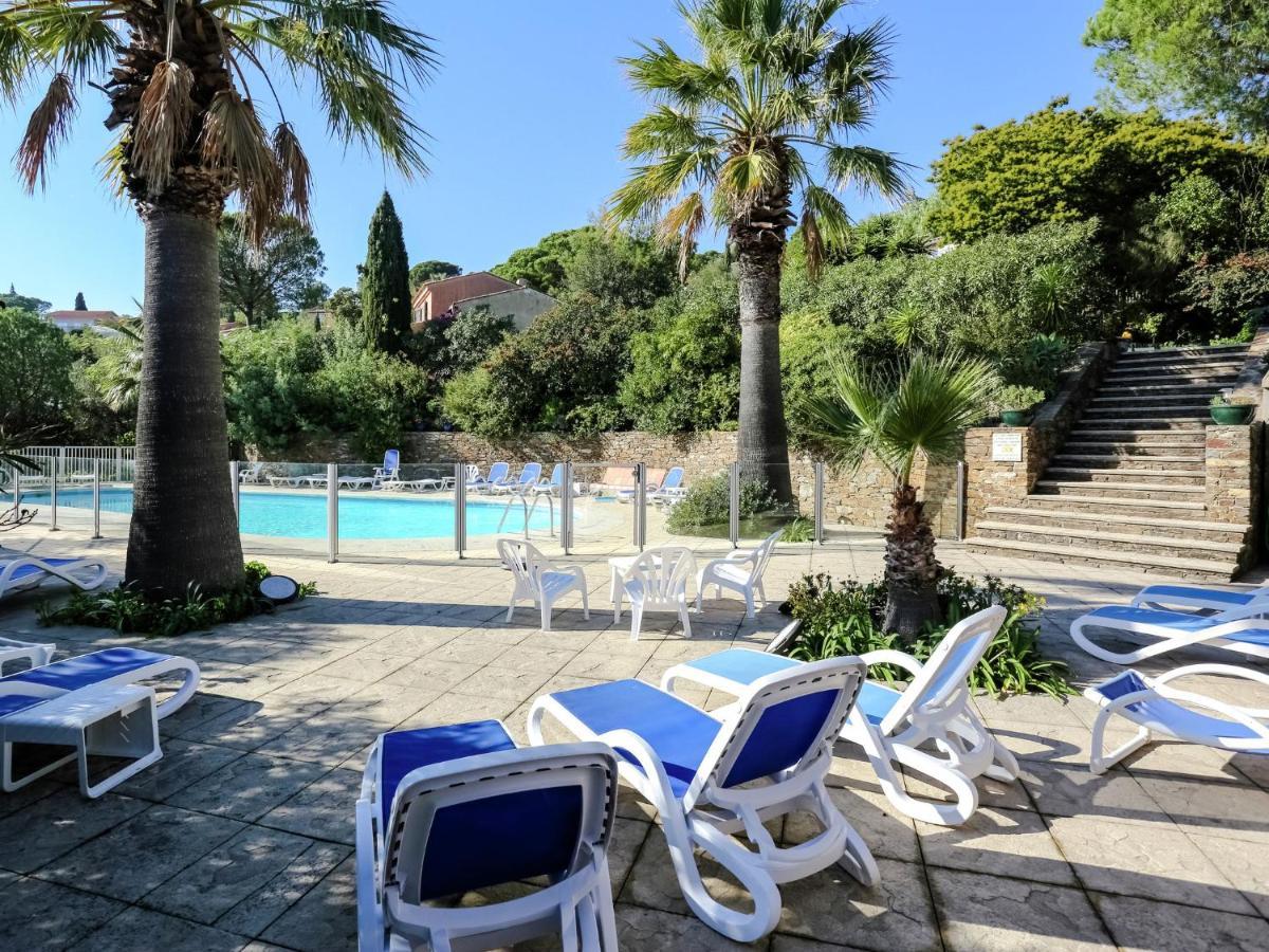 Snug Holiday Home In Bormes Les Mimosas With Pool Ngoại thất bức ảnh