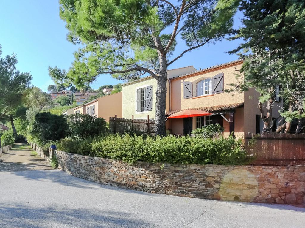 Snug Holiday Home In Bormes Les Mimosas With Pool Ngoại thất bức ảnh