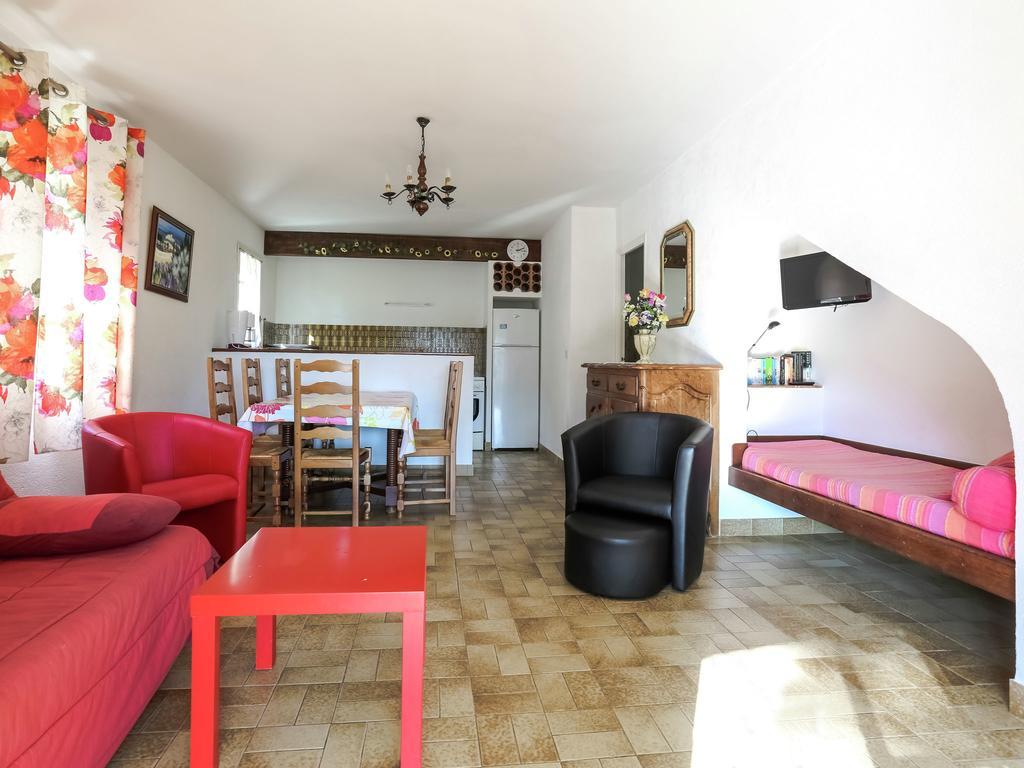 Snug Holiday Home In Bormes Les Mimosas With Pool Ngoại thất bức ảnh